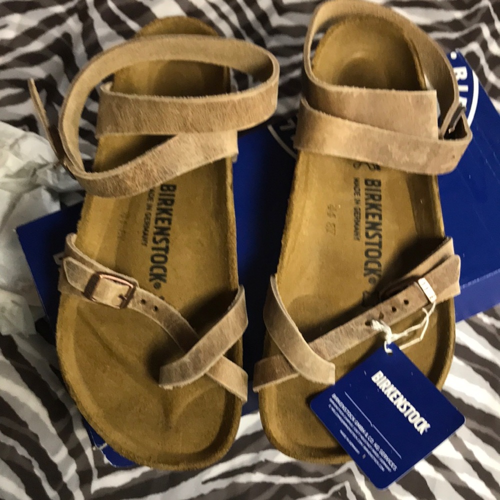 New with tag Birkenstock sandals.